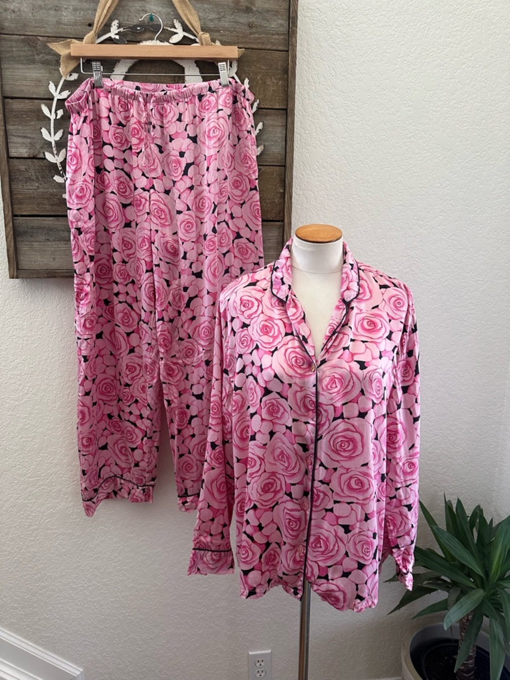 Nick & Nora Pink Rose Print 100% silk Pajama Set Floral Long Sleeve & Pants FLAW